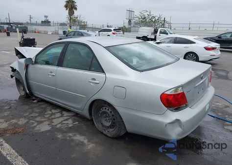 2006 Toyota Camry Le z USA, uszkodzony, nr VIN 4T1BE32K56U139502